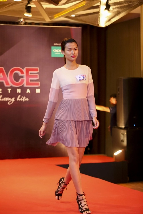 Dàn chân dài đình đám nô nức đến casting the face