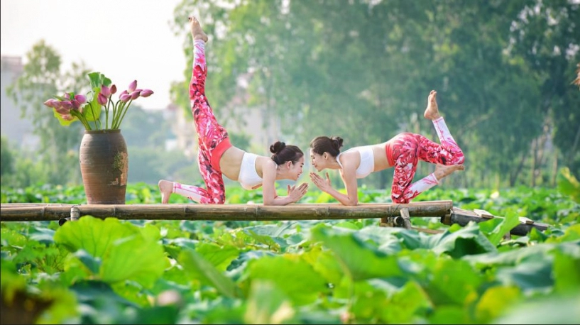 Đôi bạn thân 36 tuổi hà nội khoe thân hình tuyệt đẹp nhờ yoga