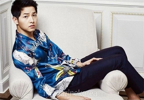 Đụng hàng với loạt nam thần song joong ki có nổi bật hơn