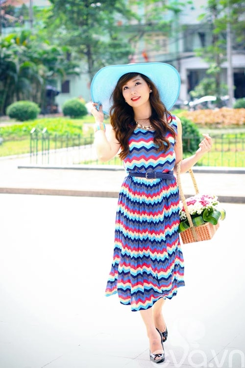 Eva đẹp cô chủ shop mê mệt váy maxi