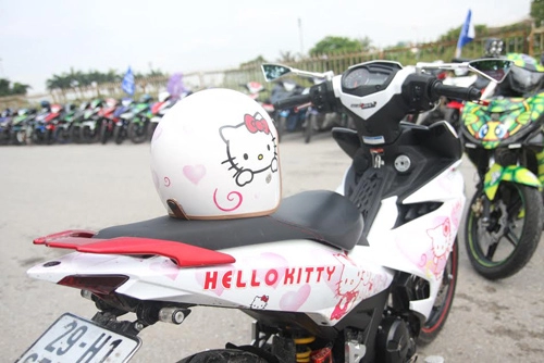 Exciter 150 độ phong cách hello kitty dễ thương của biker hà nội