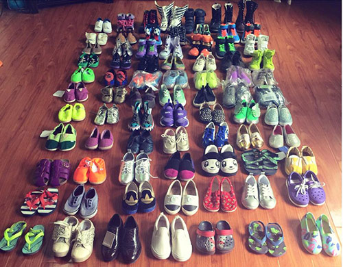 Gặp mẹ cậu bé 3 tuổi sở hữu tủ đồ 100 đôi giày