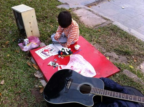 Gặp mẹ đơn thân và cậu con lai gây sốt trên humans of ha noi