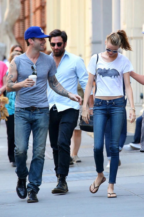 Ghen tị với độ đẹp đôi của behati và adam levine