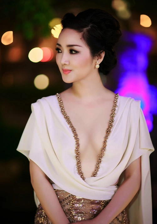 Giáng my hoa hậu chăm khoe vòng 1 nhất nhì showbiz