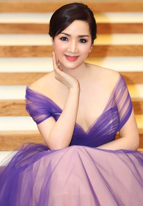 Giáng my hoa hậu chăm khoe vòng 1 nhất nhì showbiz