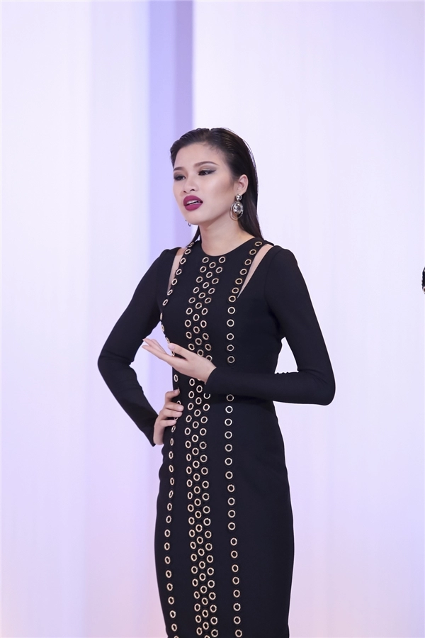 Hà hồ lan khuê thay phiên chê bai catwalk của học trò phạm hương