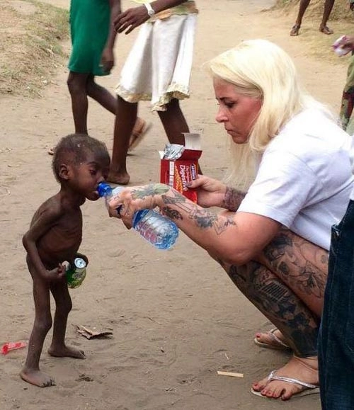 Hình ảnh mập mạp của em bé từng bị bỏ đói chấn động thế giới