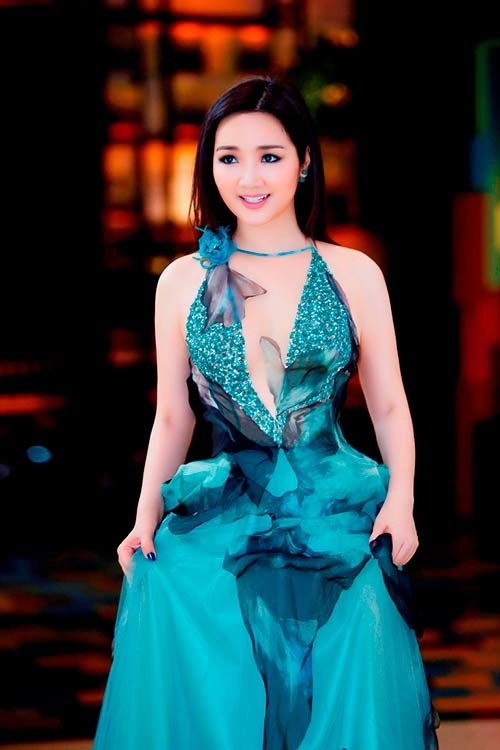 Hoa hậu giáng my một ngày chạy show 4 sự kiện