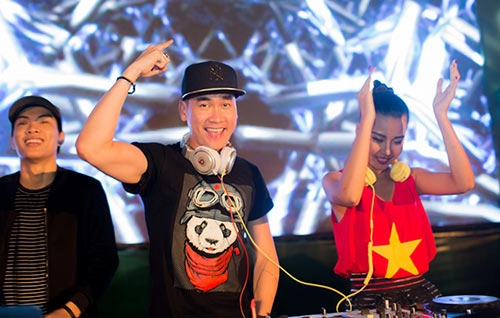 Hoàng yến trẻ trung nhí nhảnh bên dj ngoại quốc