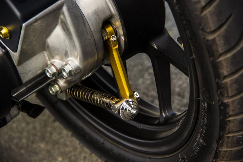 Honda click 125i độ nổi bật với dàn đồ chơi hiệu của biker việt