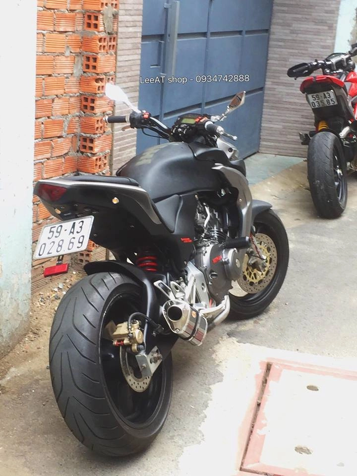 Honda hornet 250 độc đáo trong bản độ kết hợp đa phong cách