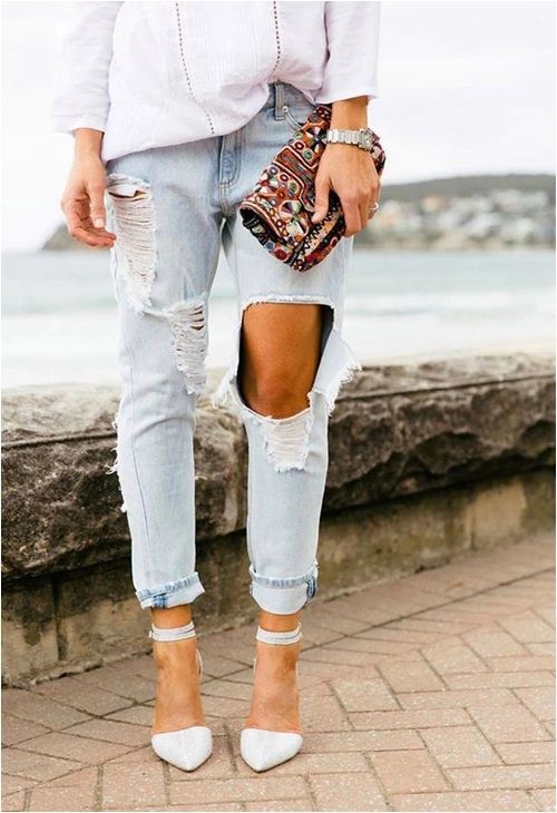 Jeans rách đặc quyền của nàng cá tính