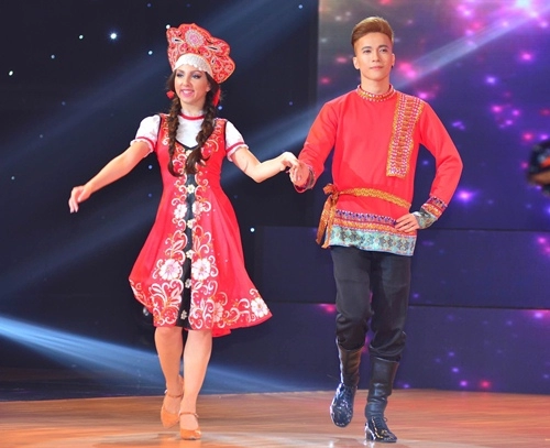 Jennifer phạm lắc hông gợi cảm khánh my lả lơi hóa thị hến