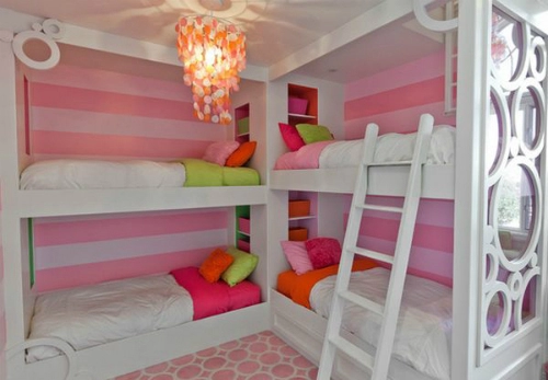 Kê giường sáng tạo nhờ tận dụng góc phòng