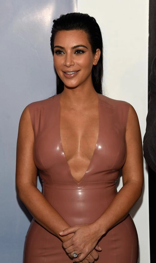 Kim kardashian nâng ngực trong 1 phút bằng băng dính
