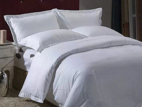 Kinh hoàng khách sạn dùng khăn tắm lau bồn cầu