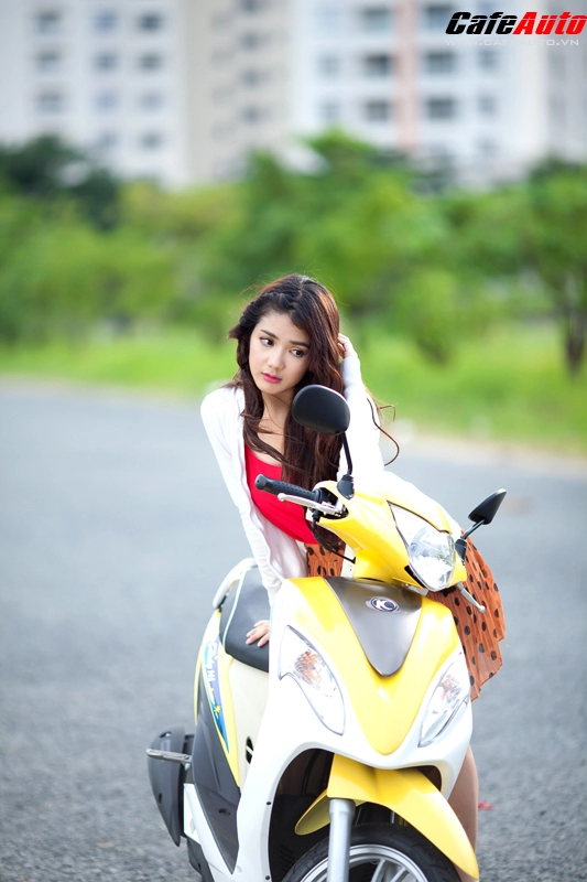 Kymco candy 50 so dáng cùng hot girl linh napie