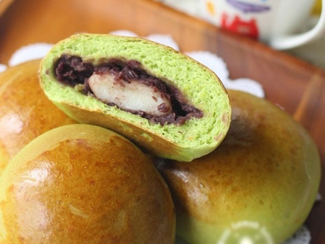 Lạ miệng với bánh mì nhân mochi đậu đỏ