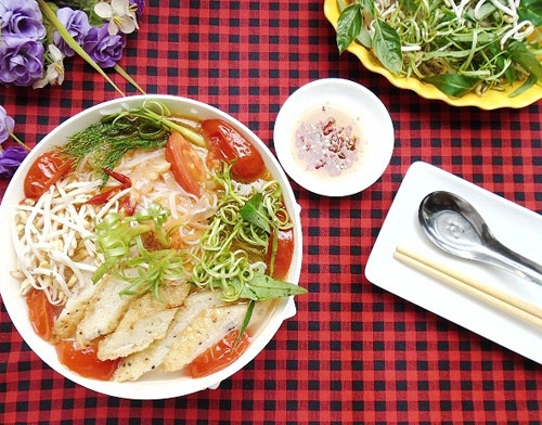 Lạ miệng với bún chả cá thu