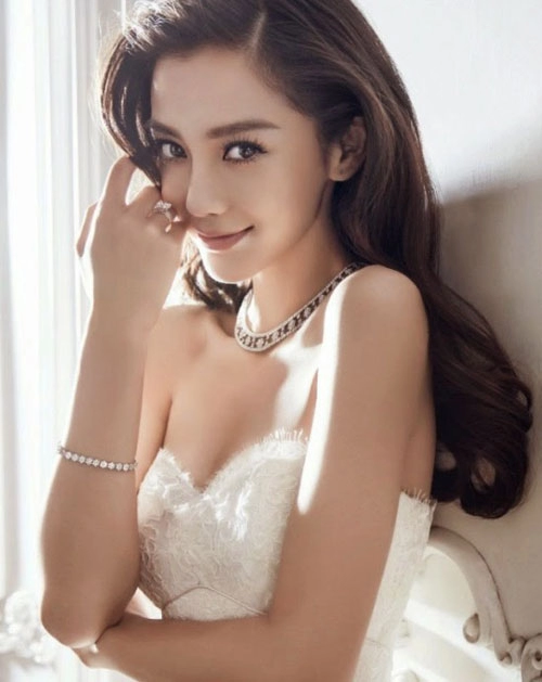 Lộ ảnh thời răng thỏ chưa thẩm mỹ của angelababy