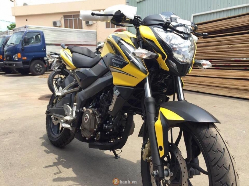 Lô hàng đầu tiên kawasaki bajaj pulsar 200ns 2016 vừa được nhập về vn với giá 78 triệu đồng