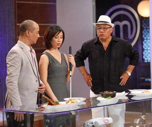 Masterchef vn christine hà và hoàng khải bất đồng ý kiến trong tập đầu