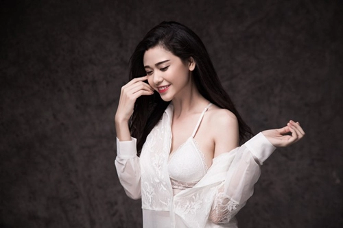 Mỏi mắt ngắm body của gái một con sexy nhất nhì vbiz