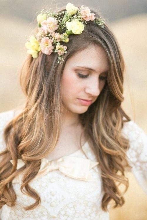 Mùa cưới 2015 mốt dùng hoa tươi cài tóc lên ngôi