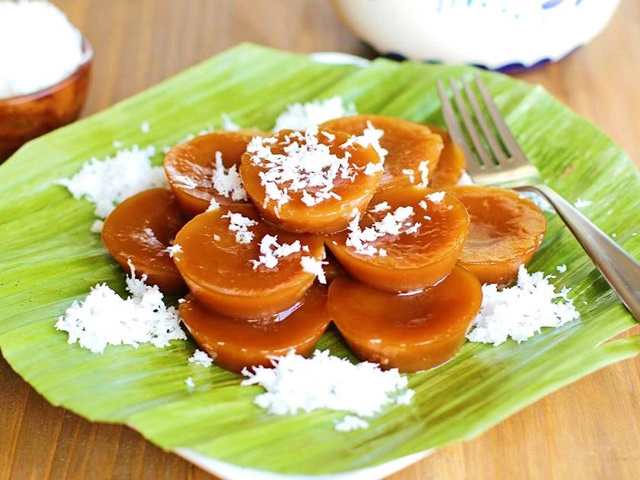 Nếm bánh gạo kutsinta ngọt ngào của người philippines