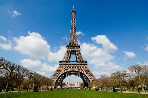 Ngạc nhiên với ngôi nhà nhỏ trên đỉnh tháp eiffel