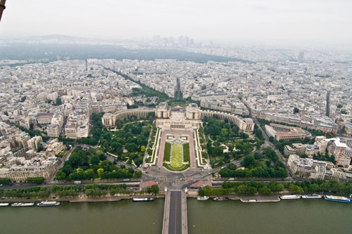 Ngạc nhiên với ngôi nhà nhỏ trên đỉnh tháp eiffel