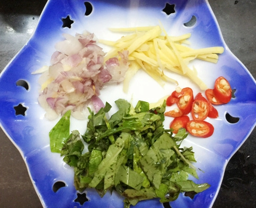 Ngày lễ làm trứng cút lộn xào me ăn chơi