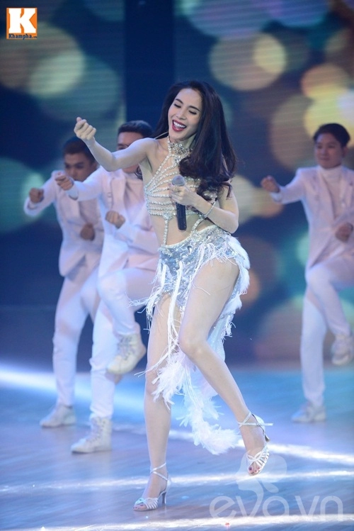 Ngọc trinh thủy tiên sexy biểu diễn tại chung kết bnhv 2016