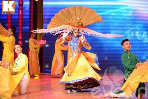 Ngọc trinh thủy tiên sexy biểu diễn tại chung kết bnhv 2016