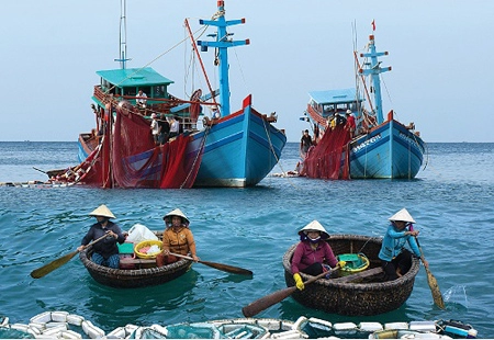 Người nội trợ trong vòng vây thông tin