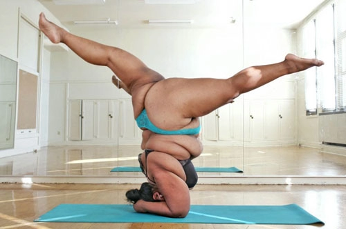 Ngưỡng mộ cô gái thừa cân vẫn tập yoga điêu luyện