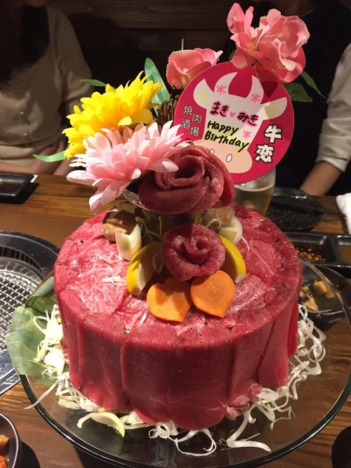 Nhật bản phát sốt với trào lưu làm bánh sinh nhật bằng thịt bò