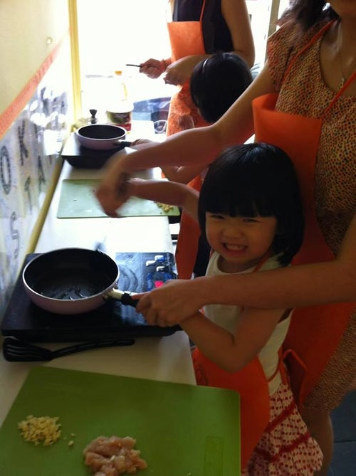 Nhật ký đưa con đi học nấu ăn tại singapore