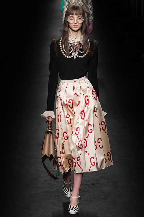 Những quý cô gucci đẹp nghẹt thở khai màn milan fw