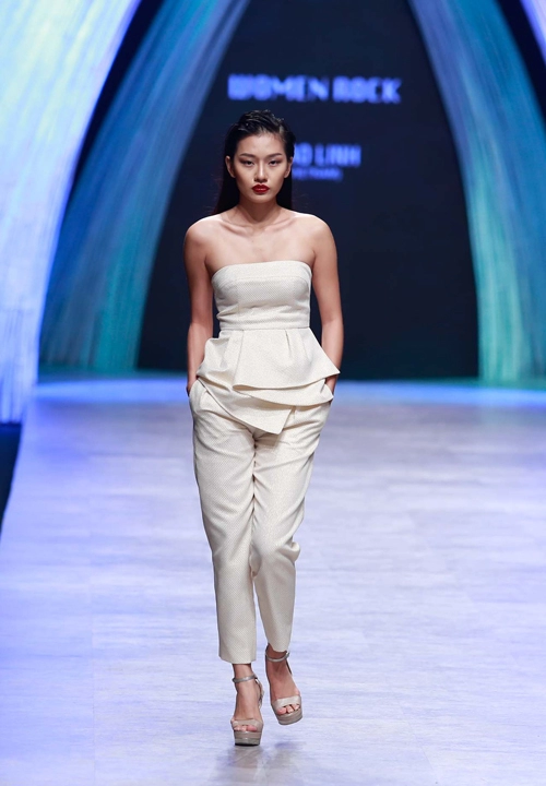 Ntk việt mang 1000 viên ngọc trai lên sàn catwalk