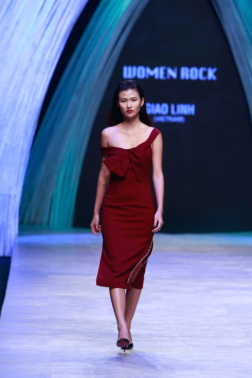 Ntk việt mang 1000 viên ngọc trai lên sàn catwalk