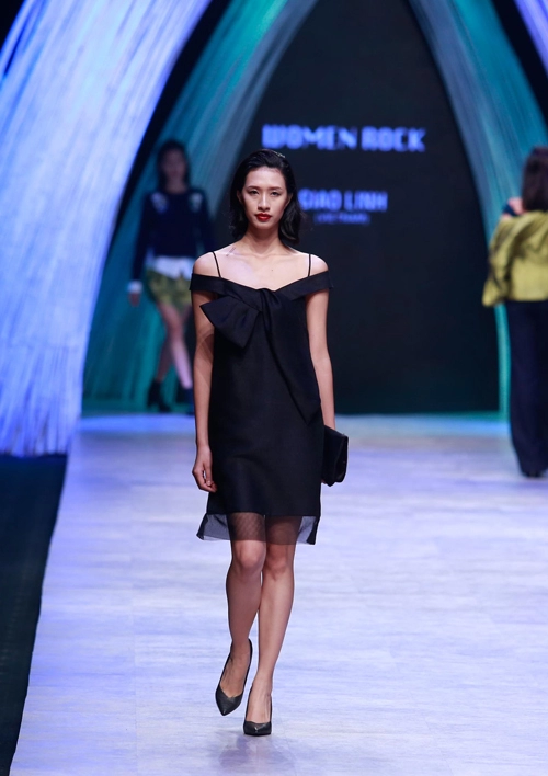 Ntk việt mang 1000 viên ngọc trai lên sàn catwalk