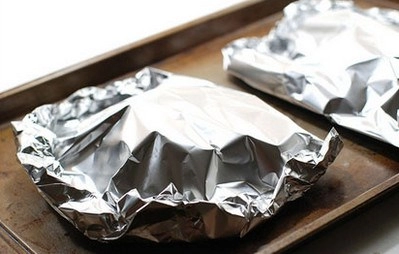 Nướng đồ ăn bằng giấy bạc cơ thể nhanh lão hóa
