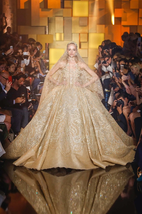 Paris haute couture choáng ngợp và hụt hẫng