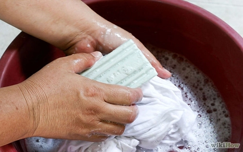 Quần áo rách nát vì giặt mạnh tay sai cách