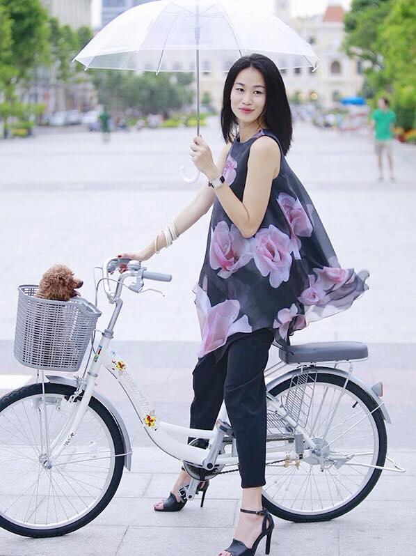 Quý cô 1m8 độc thân quyến rũ và yêu xe đạp hơn xế hộp