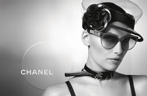 Quyền lực trắng đen trong bst kính mắt chanel