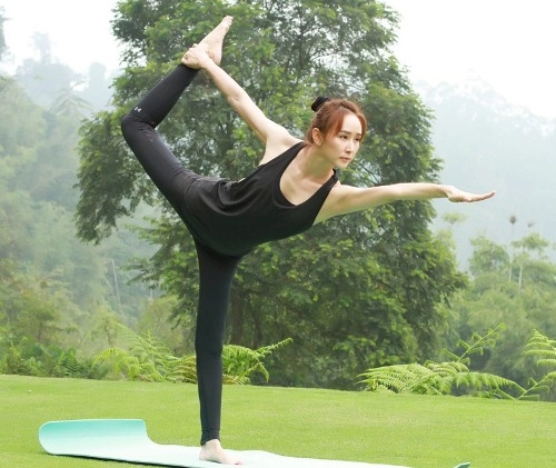 Sao hoa ngữ 7x trẻ đẹp như gái 18 nhờ chăm tập yoga