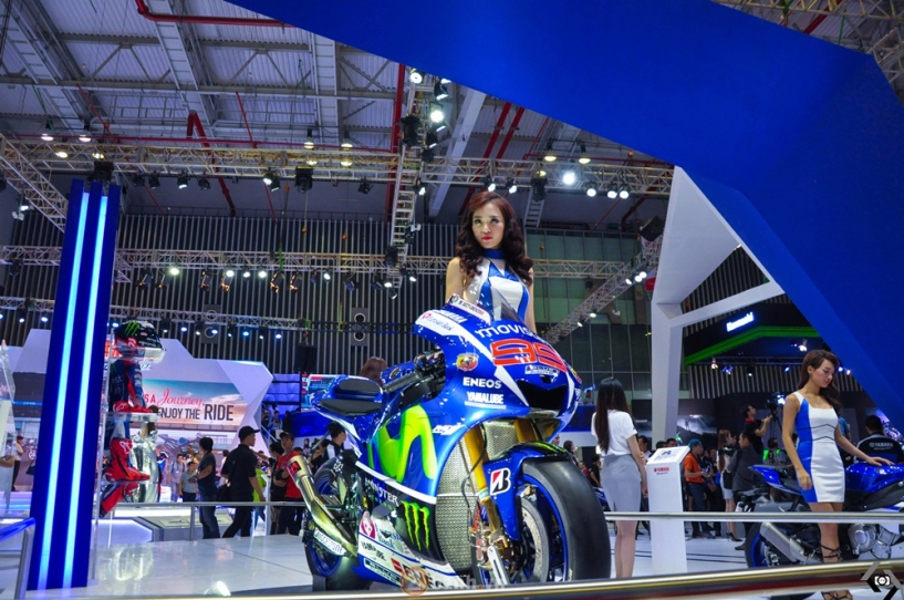 Siêu phẩm yamaha m1 số hiệu 99 lorenzo đọ dáng cùng chân dài tại vmcs 2016